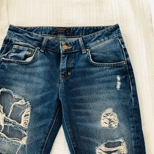 Zara Women’s Straight Leg Ripped Jeans